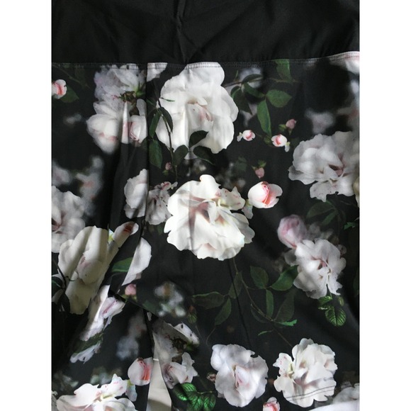 Victoria Sport Shorts Womens Large Black Floral High Rise‎ Biker Compression - Picture 2 of 8